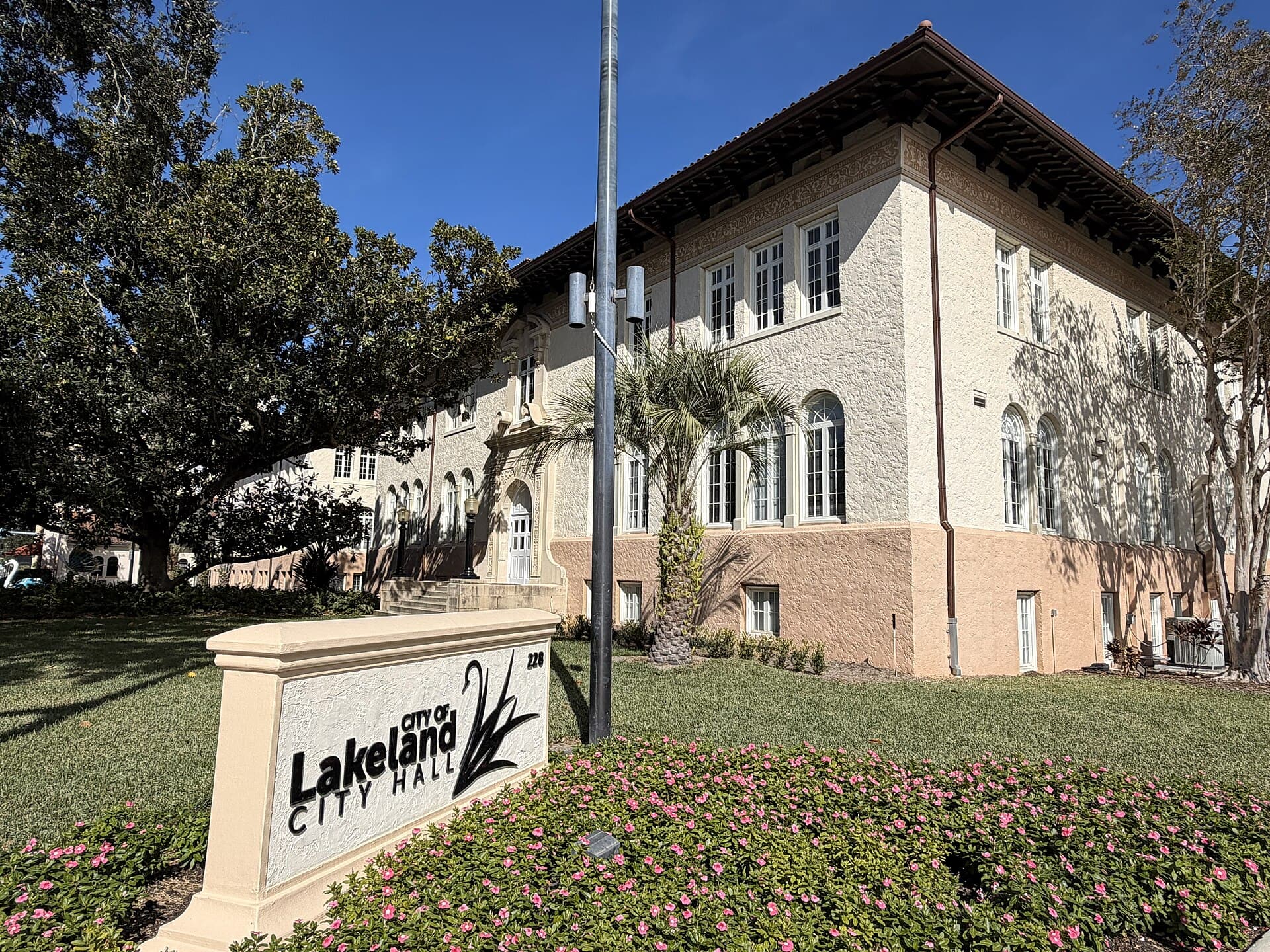 Lakeland Freezes Data Centers on a 4-3 Vote, and the Pause Covers Project Swan
